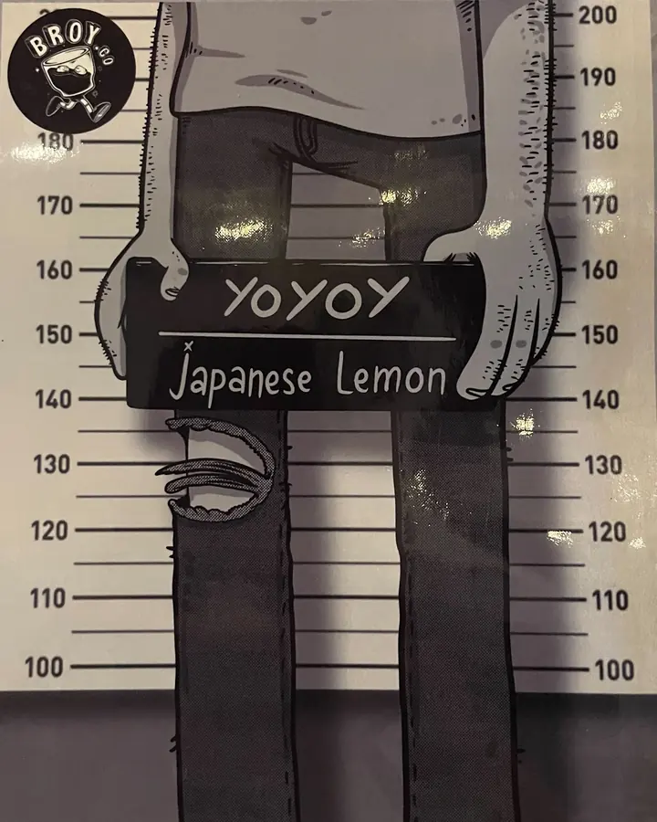 Poster karakter Yoyoy berjeans sobek dengan papan bertuliskan Japanese lemon